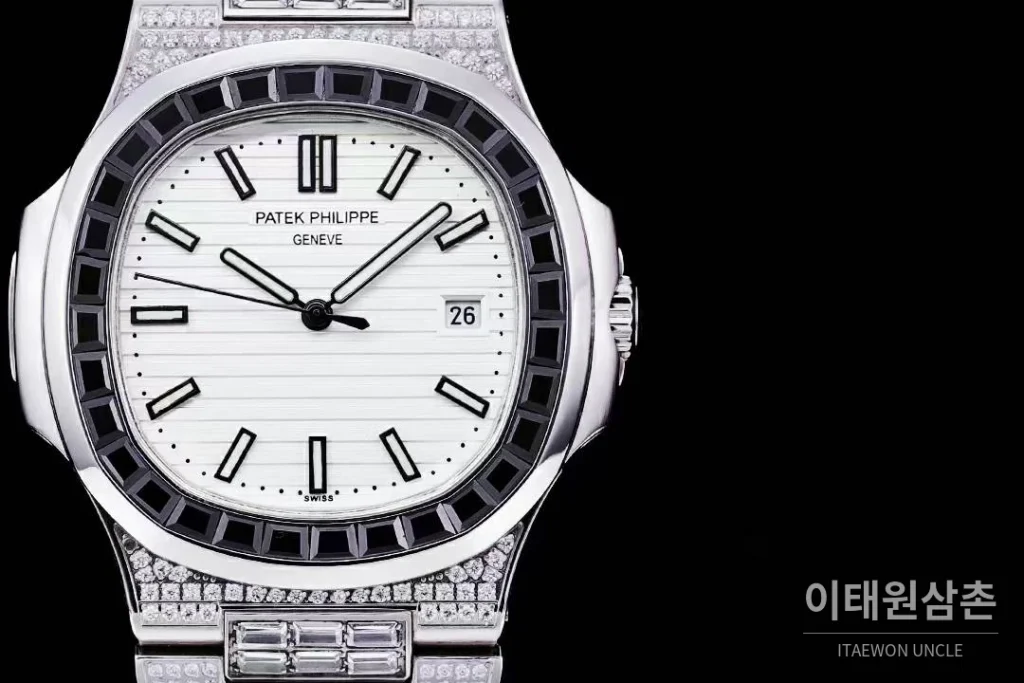 파텍필립 노틸러스 5711 풀다이아 파베 다이얼 오토매틱 40mm 실버 스틸 브레이슬릿 블랙 베젤
