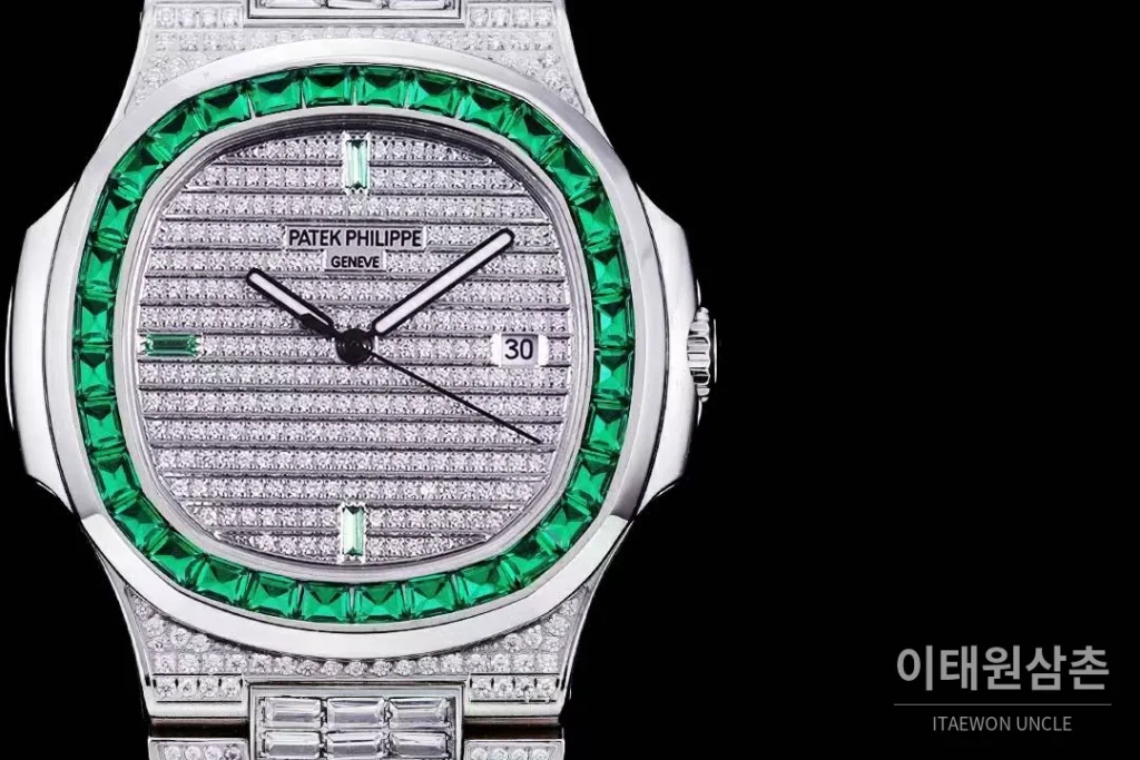 파텍필립 노틸러스 5711 풀다이아 파베 다이얼 오토매틱 40mm 실버 스틸 브레이슬릿 그린 베젤 (2)