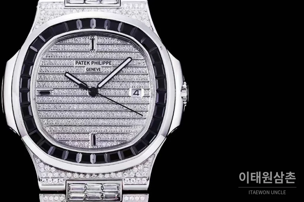 파텍필립 노틸러스 5711 풀다이아 파베 다이얼 오토매틱 40mm 실버 스틸 브레이슬릿 블랙 베젤 (2)