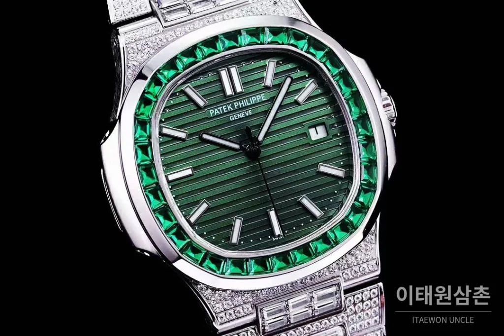 파텍필립 노틸러스 5711 풀다이아 파베 다이얼 오토매틱 40mm 실버 스틸 브레이슬릿 그린 베젤
