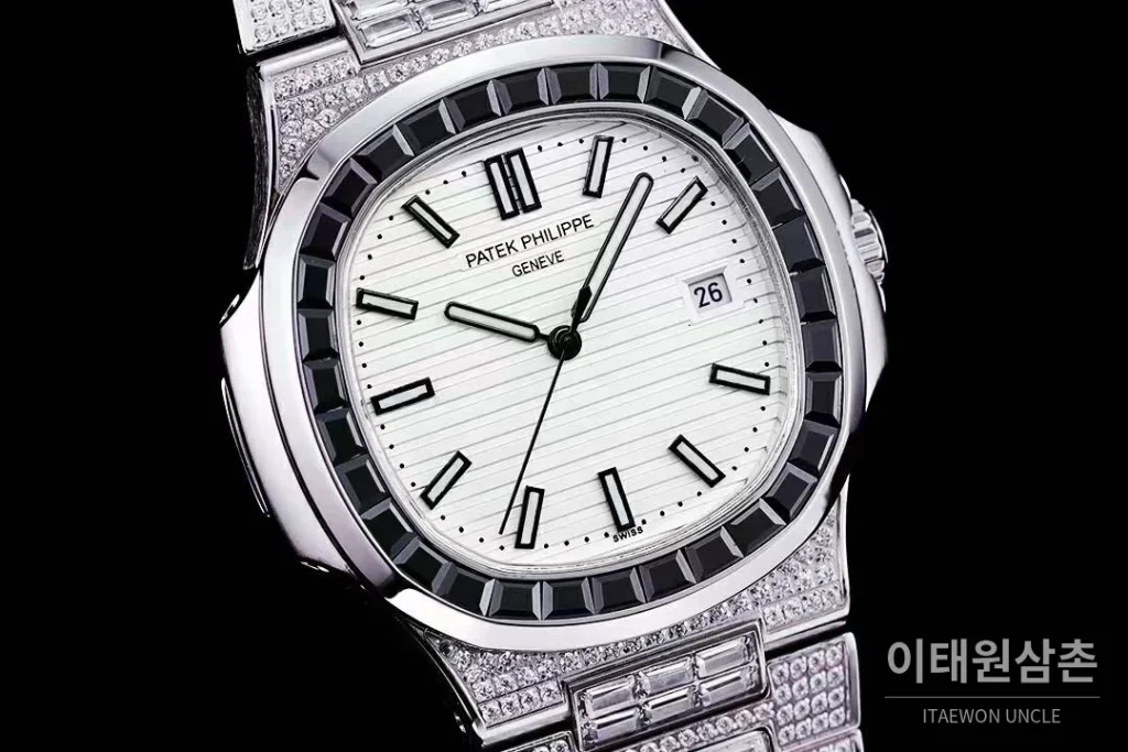 파텍필립 노틸러스 5711 풀다이아 파베 다이얼 오토매틱 40mm 실버 스틸 브레이슬릿 블랙 베젤