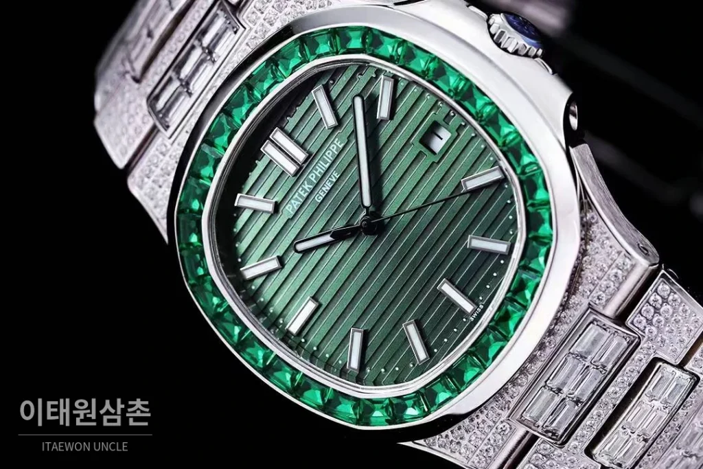 파텍필립 노틸러스 5711 풀다이아 파베 다이얼 오토매틱 40mm 실버 스틸 브레이슬릿 그린 베젤
