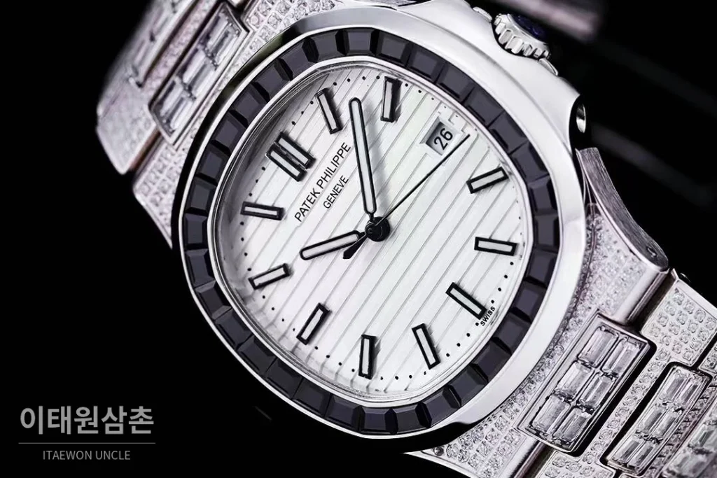 파텍필립 노틸러스 5711 풀다이아 파베 다이얼 오토매틱 40mm 실버 스틸 브레이슬릿 블랙 베젤