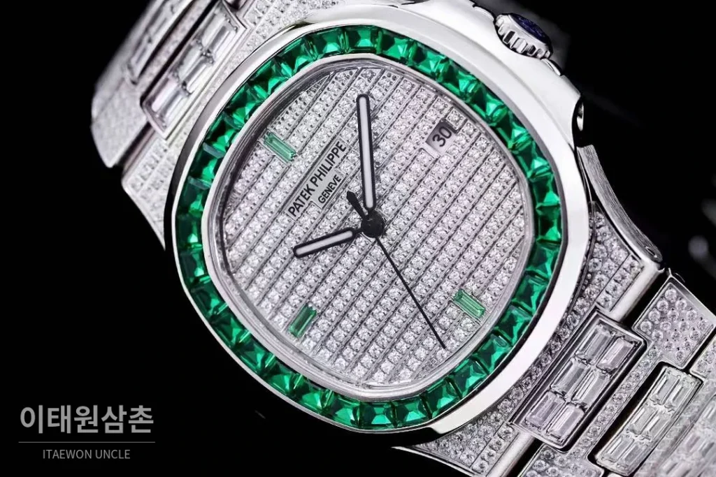 파텍필립 노틸러스 5711 풀다이아 파베 다이얼 오토매틱 40mm 실버 스틸 브레이슬릿 그린 베젤 (2)