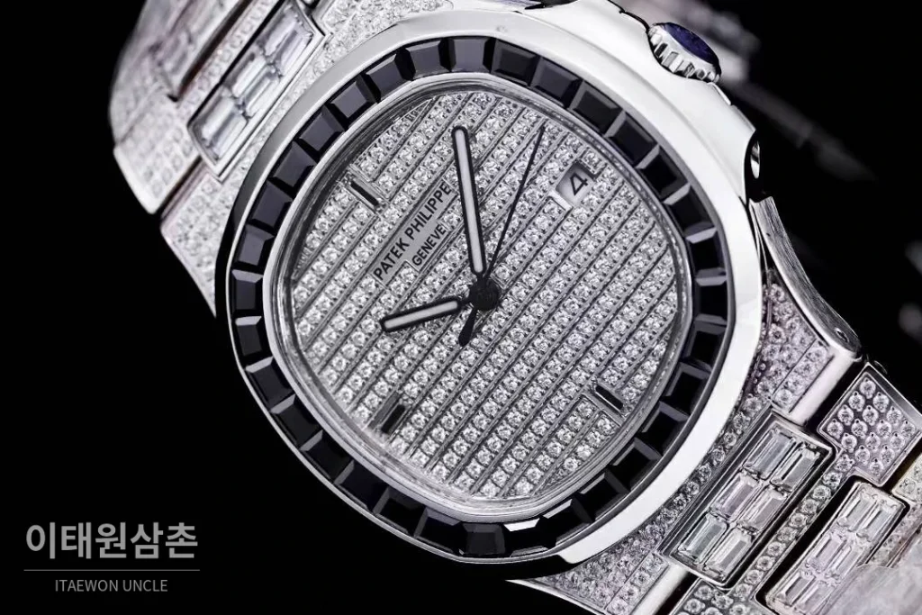 파텍필립 노틸러스 5711 풀다이아 파베 다이얼 오토매틱 40mm 실버 스틸 브레이슬릿 블랙 베젤 (2)