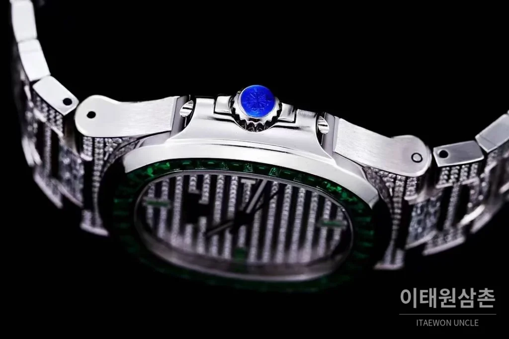 파텍필립 노틸러스 5711 풀다이아 파베 다이얼 오토매틱 40mm 실버 스틸 브레이슬릿 그린 베젤 (2)