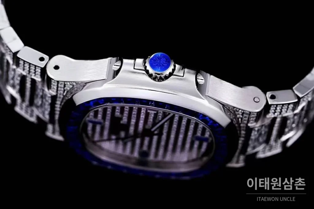 파텍필립 노틸러스 5711 풀다이아 파베 다이얼 오토매틱 40mm 실버 스틸 브레이슬릿 블루 베젤