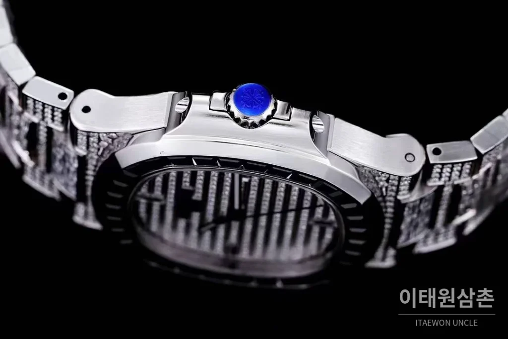 파텍필립 노틸러스 5711 풀다이아 파베 다이얼 오토매틱 40mm 실버 스틸 브레이슬릿 블랙 베젤 (2)
