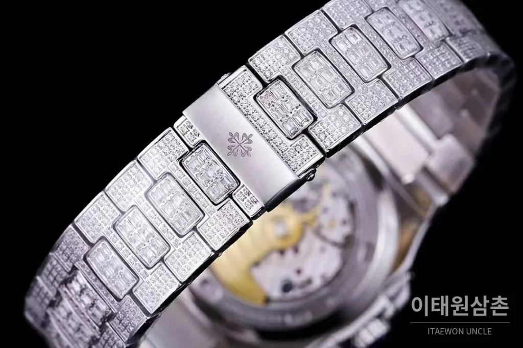 파텍필립 노틸러스 5711 풀다이아 파베 다이얼 오토매틱 40mm 실버 스틸 브레이슬릿
