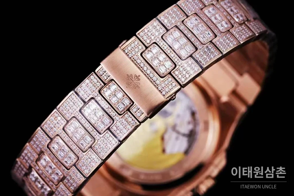 파텍필립 노틸러스 5711 풀다이아 파베 다이얼 오토매틱 40mm 실버 로즈골드 브레이슬릿 로즈골드 베젤
