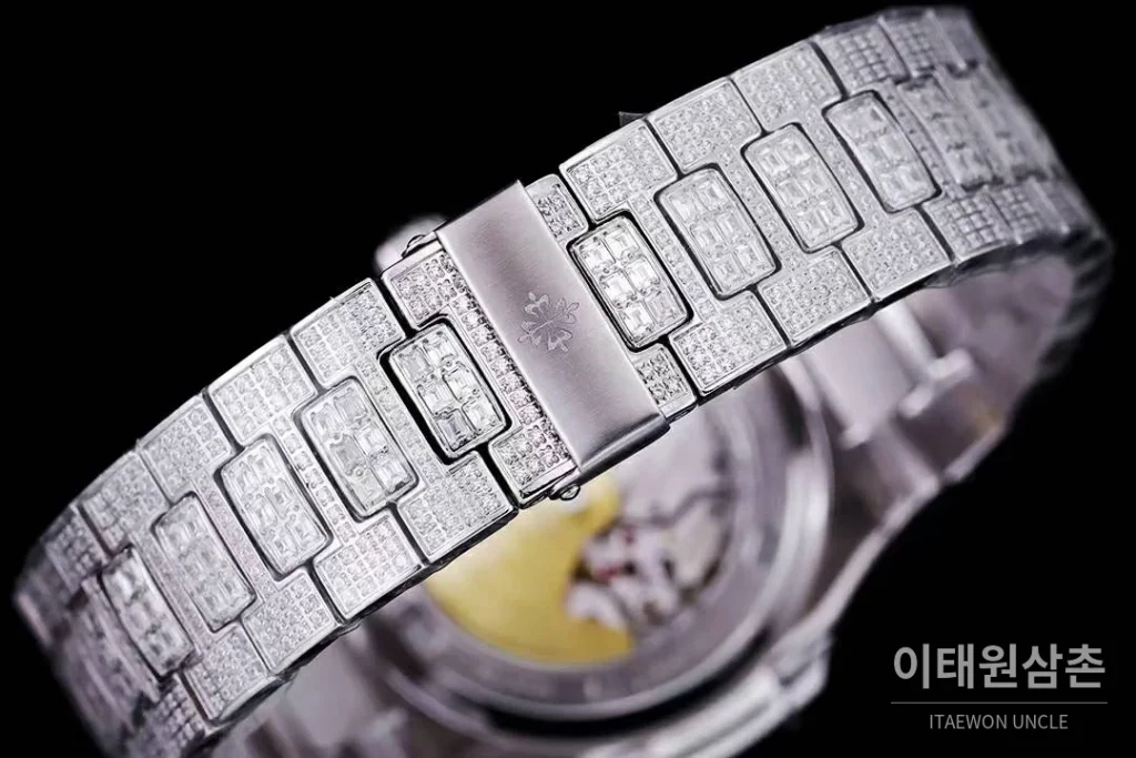 파텍필립 노틸러스 5711 풀다이아 파베 다이얼 오토매틱 40mm 실버 스틸 브레이슬릿 블랙 베젤