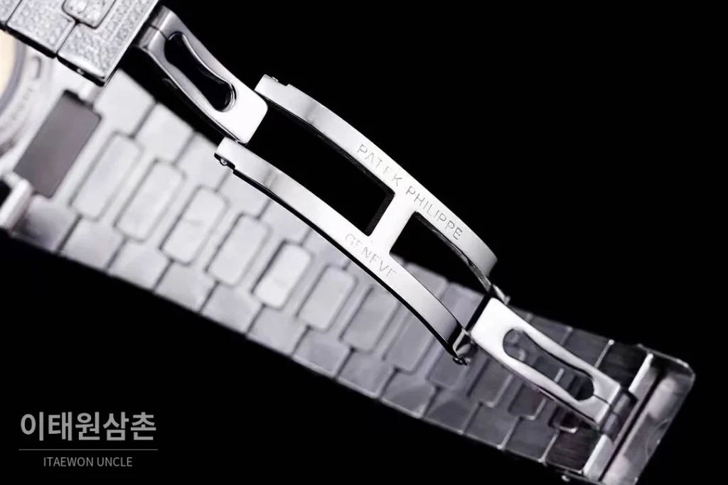 파텍필립 노틸러스 5711 풀다이아 파베 다이얼 오토매틱 40mm 실버 스틸 브레이슬릿 (2)