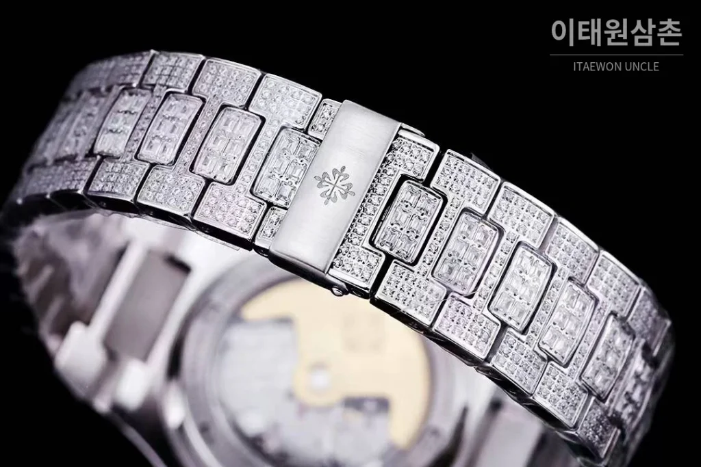 파텍필립 노틸러스 5711 풀다이아 파베 다이얼 오토매틱 40mm 실버 스틸 브레이슬릿 블루 베젤