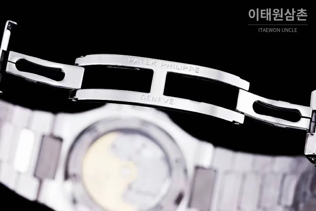 파텍필립 노틸러스 5711 풀다이아 파베 다이얼 오토매틱 40mm 실버 스틸 브레이슬릿 블랙 베젤 (2)