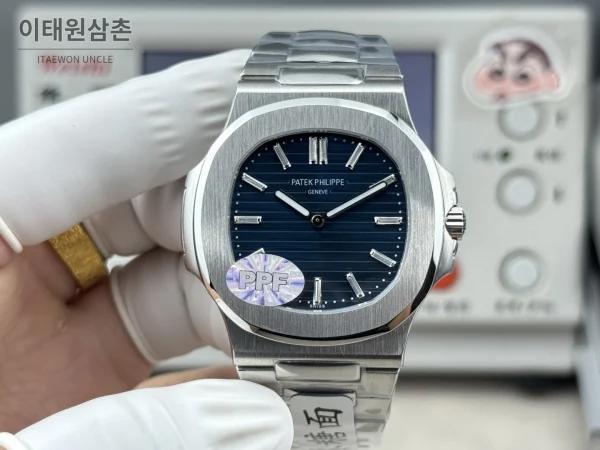 파텍필립 노틸러스 오토매틱 네이비 다이얼 스틸 브레이슬릿