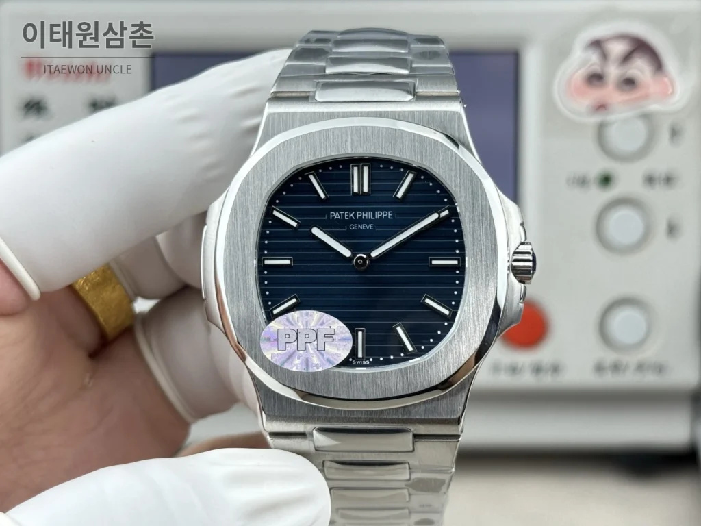 파텍필립 노틸러스 오토매틱 네이비 다이얼 스틸 브레이슬릿 (2)