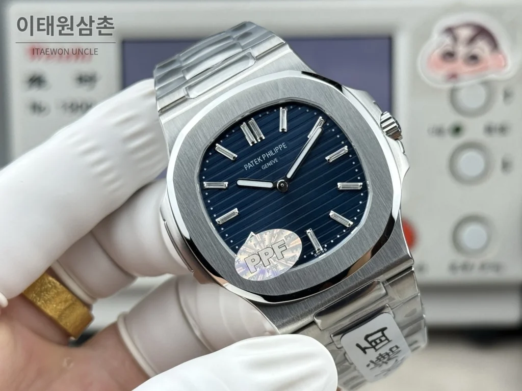 파텍필립 노틸러스 오토매틱 네이비 다이얼 스틸 브레이슬릿