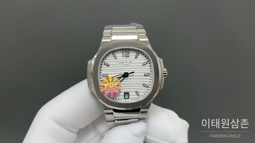 파텍필립 노틸러스 오토매틱 35.2mm 블루 다이얼 스틸 브레이슬릿