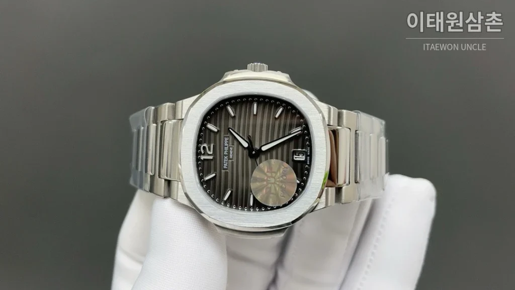 파텍필립 노틸러스 오토매틱 35.2mm 블루 다이얼 스틸 브레이슬릿