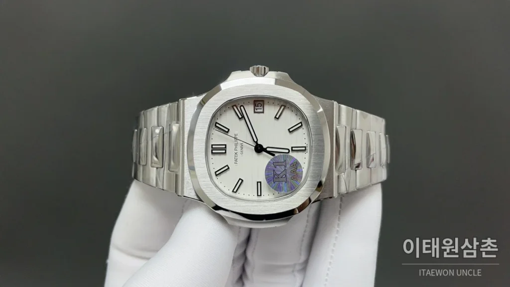 파텍필립 노틸러스 오토매틱 40mm 화이트 다이얼 스틸 브레이슬릿
