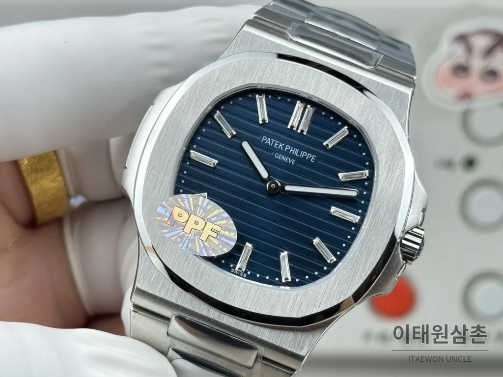 파텍필립 노틸러스 오토매틱 네이비 다이얼 스틸 브레이슬릿