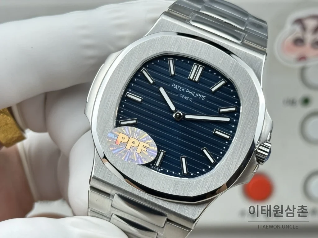파텍필립 노틸러스 오토매틱 네이비 다이얼 스틸 브레이슬릿 (2)