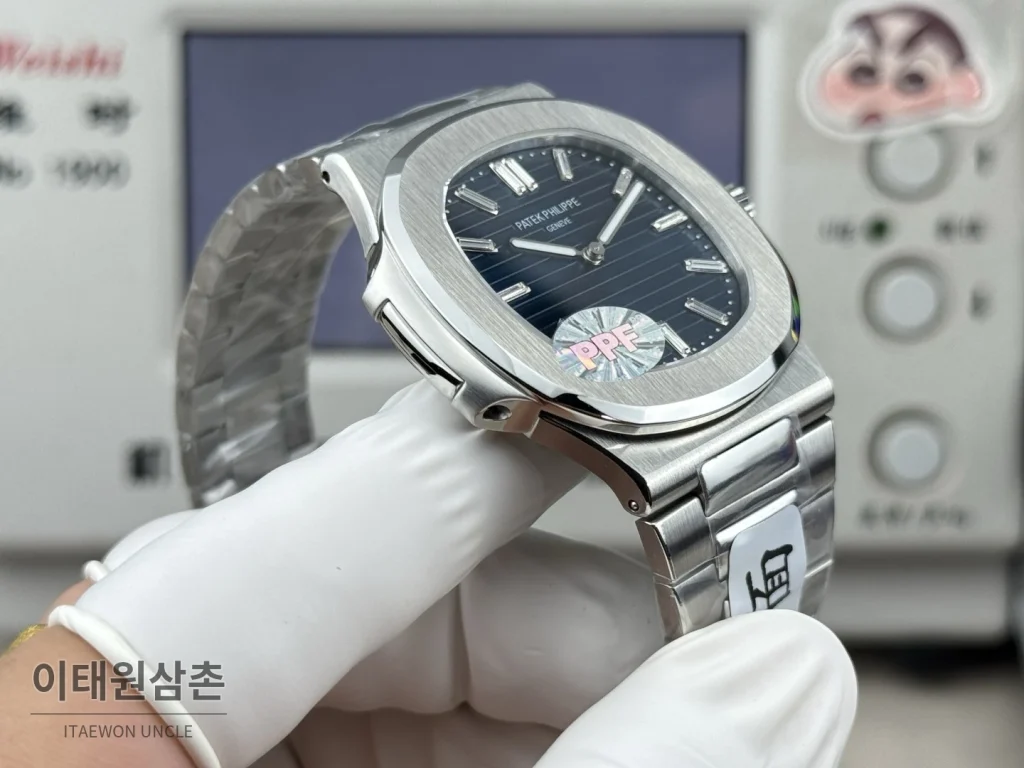 파텍필립 노틸러스 오토매틱 네이비 다이얼 스틸 브레이슬릿