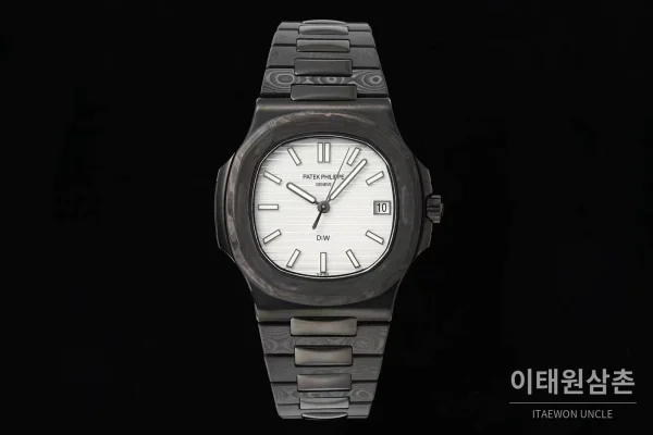 파텍필립 노틸러스 카본파이버 블랙다이얼 오토매틱 40mm (2) 파텍필립 노틸러스 카본파이버 블랙다이얼 오토매틱 40mm 스틸 브레이슬릿