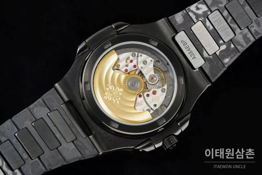 파텍필립 노틸러스 카본파이버 블랙다이얼 오토매틱 40mm 티타늄 브레이슬릿