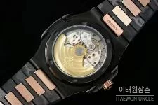 파텍필립 노틸러스 카본파이버 블랙다이얼 오토매틱 40mm 투톤 브레이슬릿