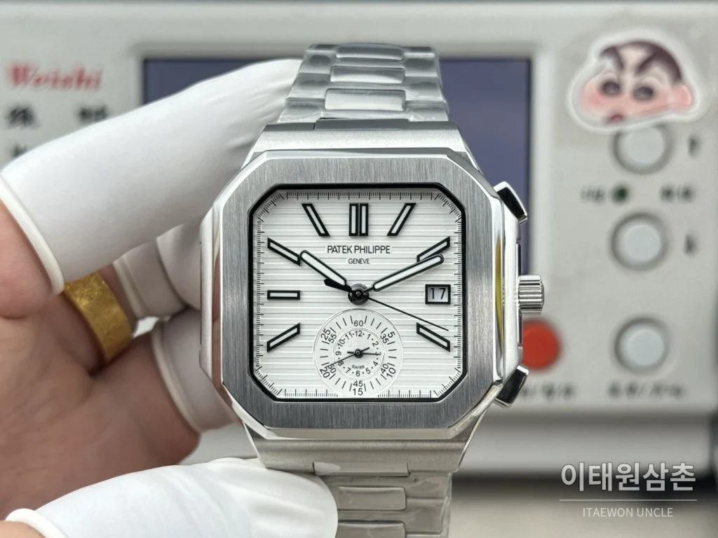 파텍필립 노틸러스 크로노그래프 오토매틱 44mm 화이트 다이얼 스틸 브레이슬릿
