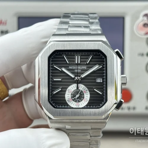 파텍필립 노틸러스 크로노그래프 오토매틱 44mm 블랙 다이얼 스틸 브레이슬릿