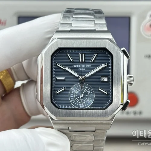 파텍필립 노틸러스 크로노그래프 오토매틱 44mm 네이비 다이얼 스틸 브레이슬릿 (2)