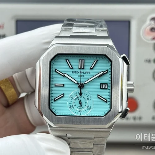 파텍필립 노틸러스 크로노그래프 오토매틱 44mm 아이스블루 다이얼 스틸 브레이슬릿