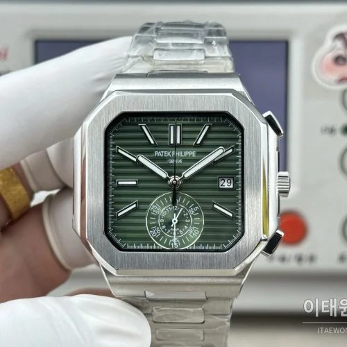 파텍필립 노틸러스 크로노그래프 오토매틱 44mm 그린 다이얼 스틸 브레이슬릿