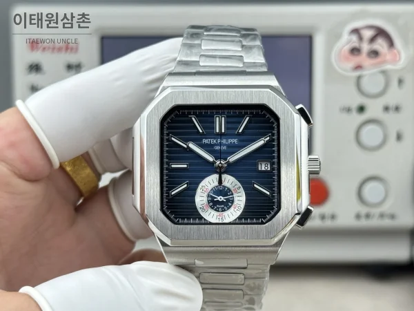 파텍필립 노틸러스 크로노그래프 오토매틱 44mm 네이비 다이얼 스틸 브레이슬릿