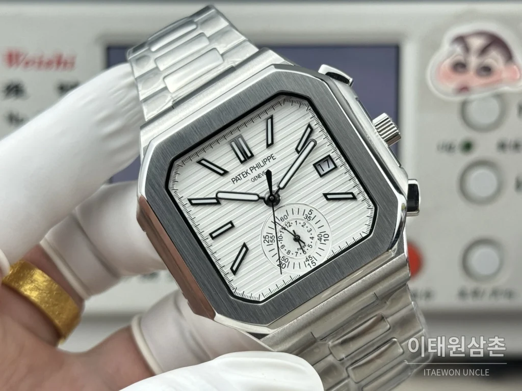 파텍필립 노틸러스 크로노그래프 오토매틱 44mm 화이트 다이얼 스틸 브레이슬릿