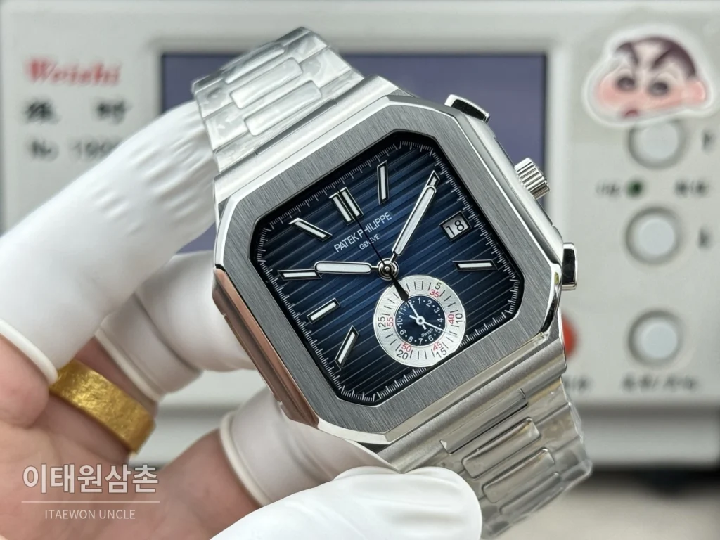 파텍필립 노틸러스 크로노그래프 오토매틱 44mm 네이비 다이얼 스틸 브레이슬릿