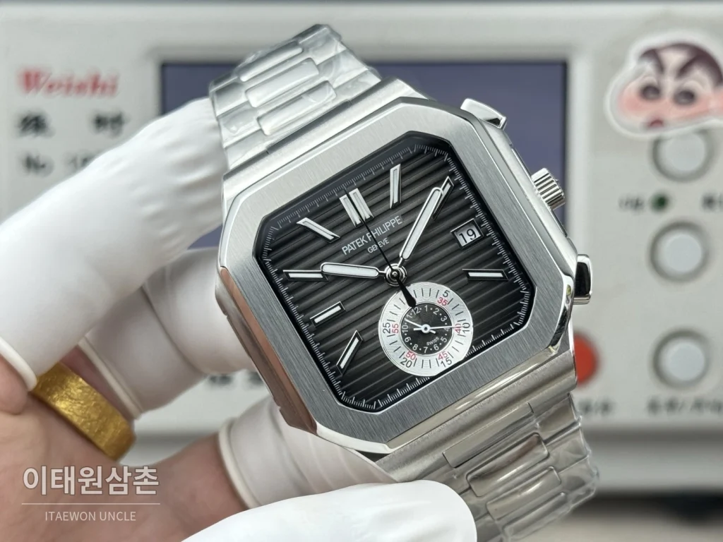 파텍필립 노틸러스 크로노그래프 오토매틱 44mm 블랙 다이얼 스틸 브레이슬릿