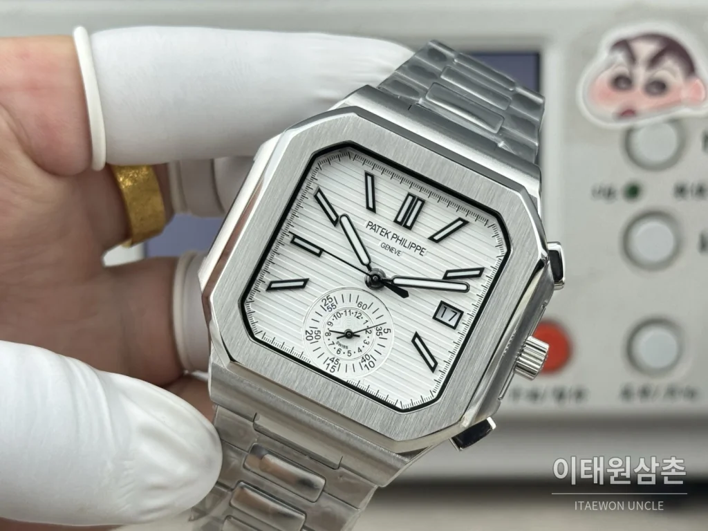 파텍필립 노틸러스 크로노그래프 오토매틱 44mm 화이트 다이얼 스틸 브레이슬릿