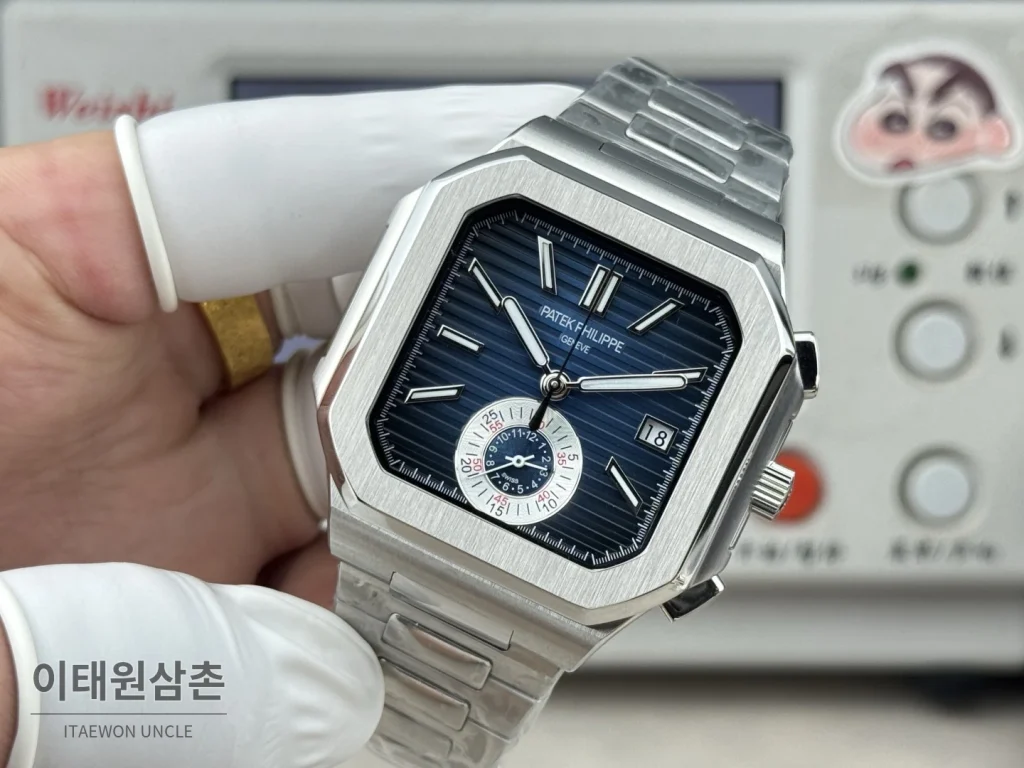 파텍필립 노틸러스 크로노그래프 오토매틱 44mm 네이비 다이얼 스틸 브레이슬릿