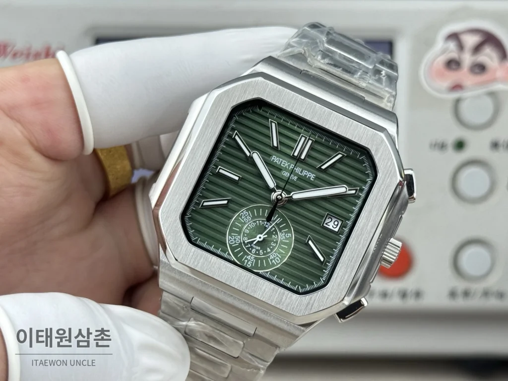 파텍필립 노틸러스 크로노그래프 오토매틱 44mm 그린 다이얼 스틸 브레이슬릿