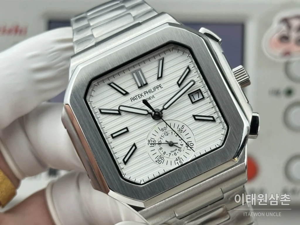 파텍필립 노틸러스 크로노그래프 오토매틱 44mm 화이트 다이얼 스틸 브레이슬릿