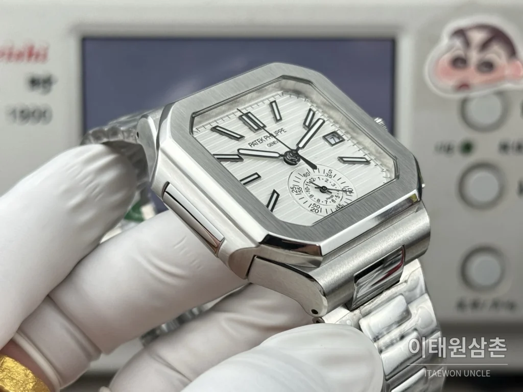 파텍필립 노틸러스 크로노그래프 오토매틱 44mm 화이트 다이얼 스틸 브레이슬릿