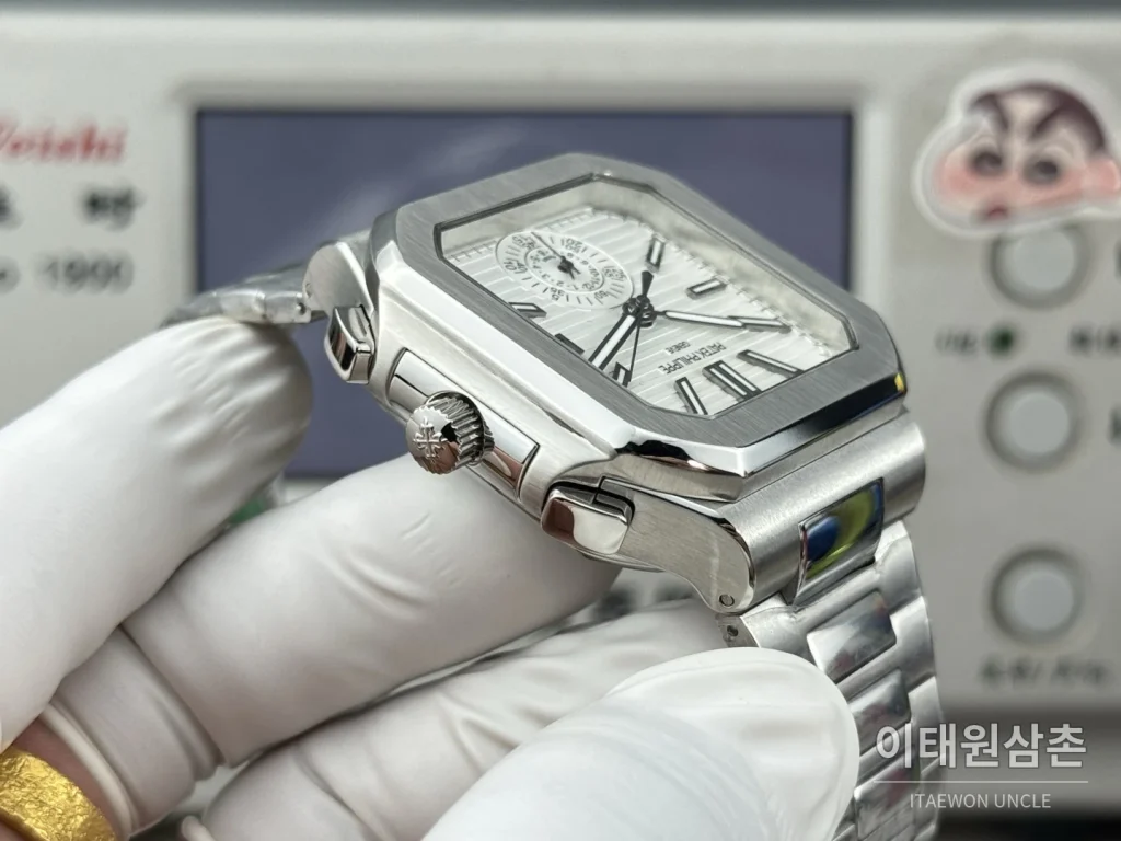 파텍필립 노틸러스 크로노그래프 오토매틱 44mm 화이트 다이얼 스틸 브레이슬릿