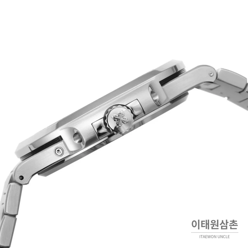 파텍필립 노틸러스 문페이즈 파워리저브 오토매틱 40mm 5712 네이비 다이얼