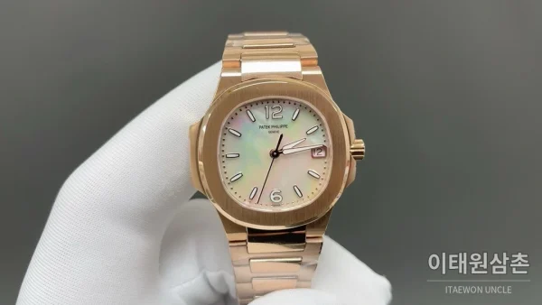 파텍필립 노틸러스 쿼츠 32mm 자개 다이얼 파텍필립 노틸러스 쿼츠 32mm 자개 다이얼