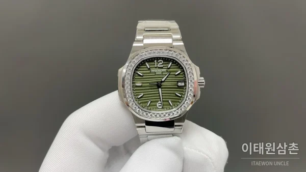 파텍필립 노틸러스 쿼츠 32mm 그린 다이얼 파텍필립 노틸러스 쿼츠 32mm 그린 다이얼