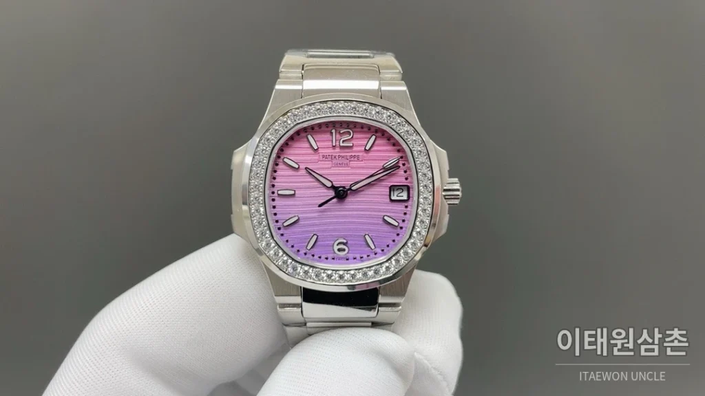 파텍필립 노틸러스 쿼츠 32mm 멀티컬러 다이얼