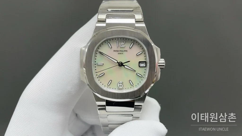 파텍필립 노utilus 쿼츠 32mm 자개 다이얼